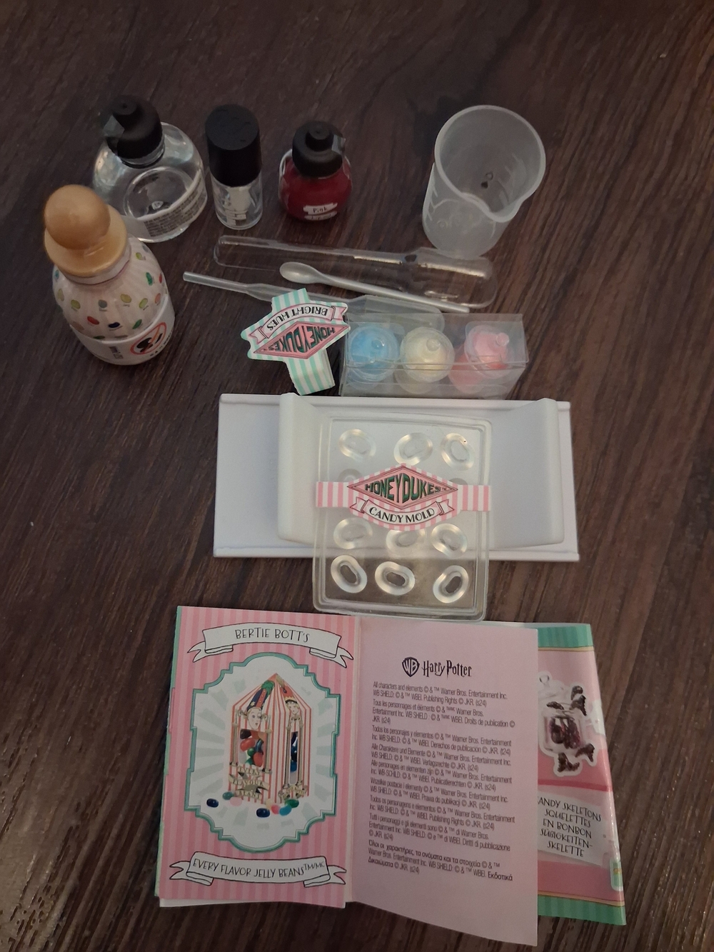 Honeydukes Candy Mold Kit - Pink & White Kids Toy
